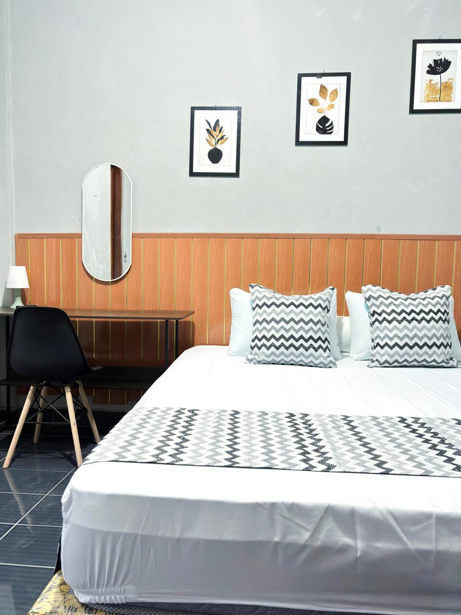 Jogja Day Inn Yogyakarta Exteriör bild