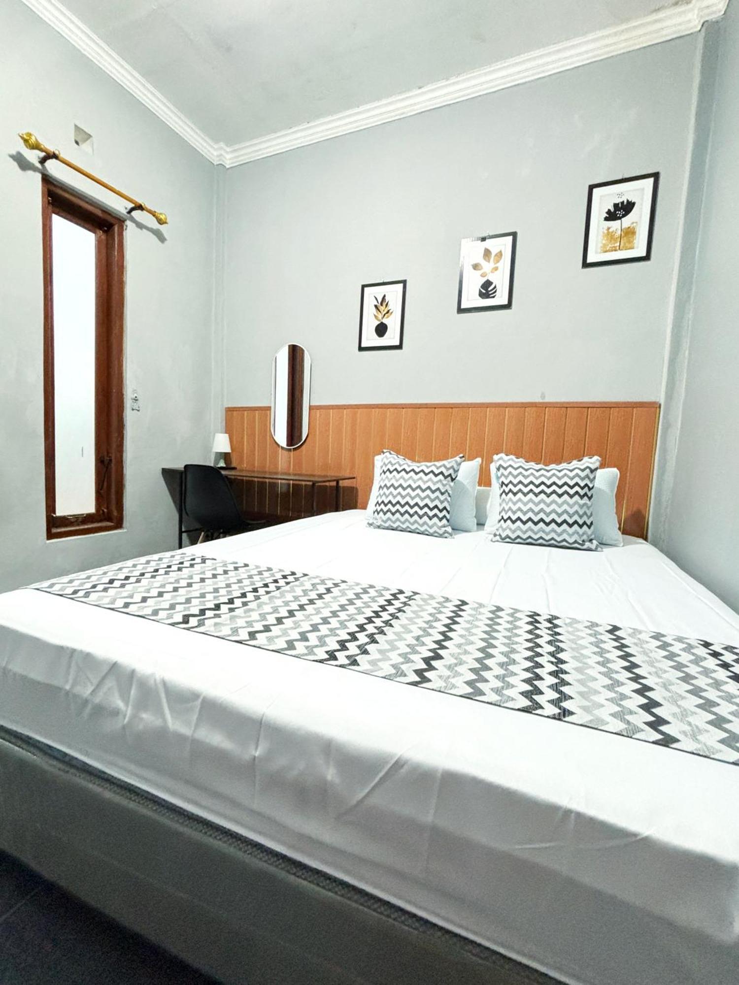 Jogja Day Inn Yogyakarta Exteriör bild