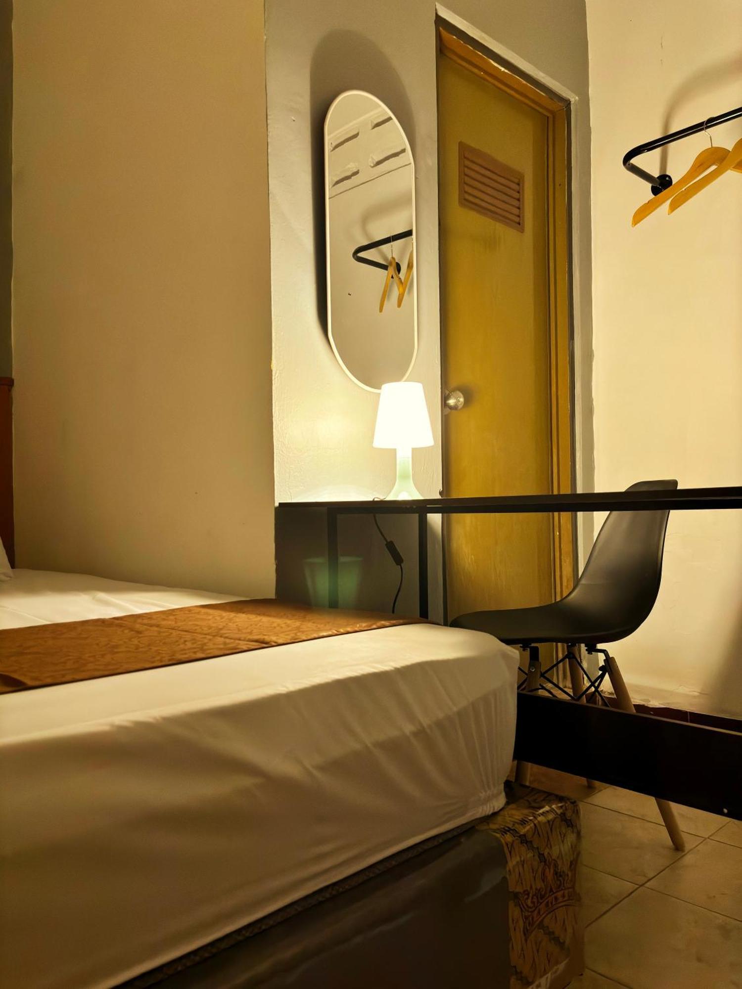Jogja Day Inn Yogyakarta Exteriör bild