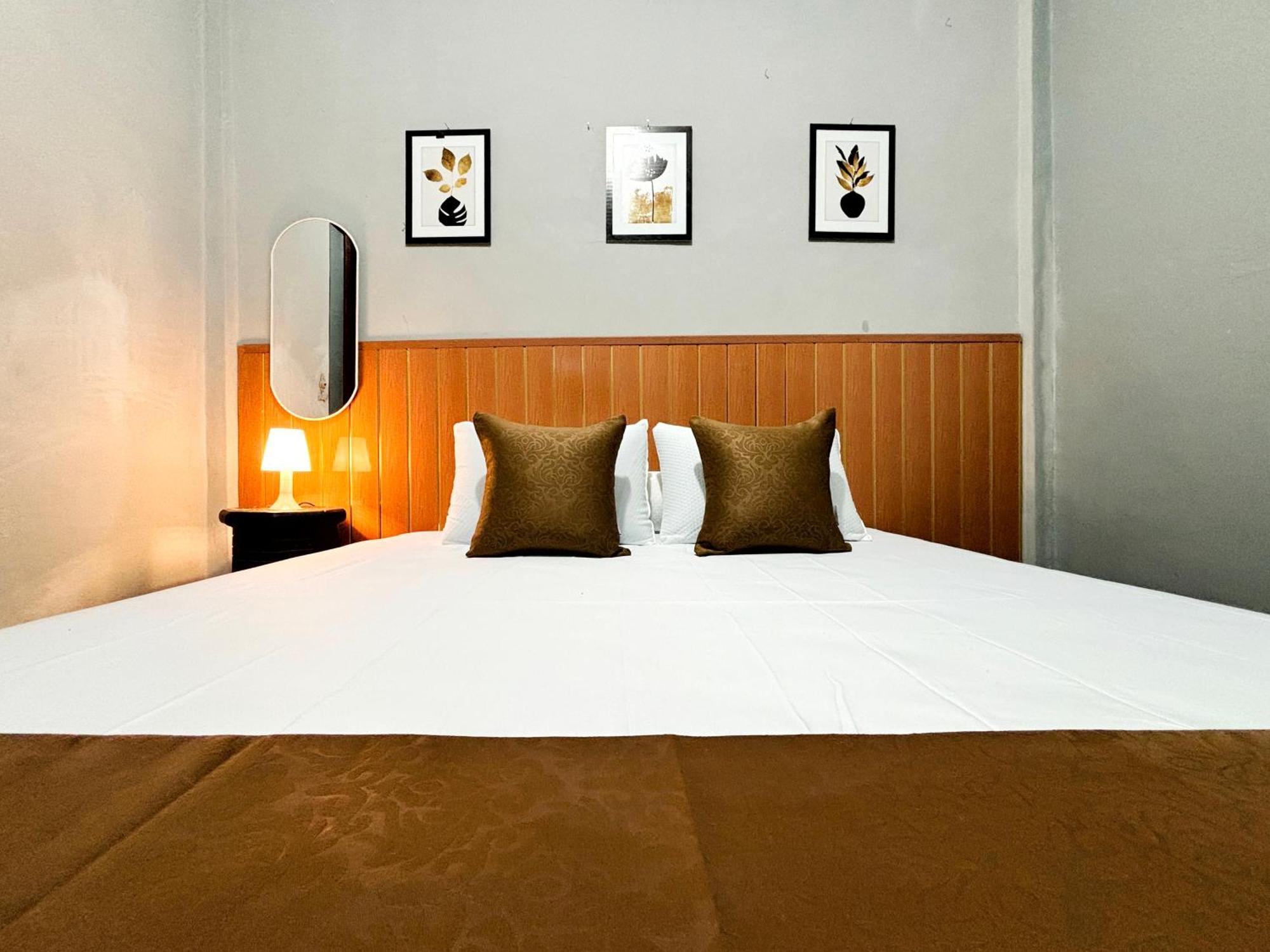 Jogja Day Inn Yogyakarta Exteriör bild