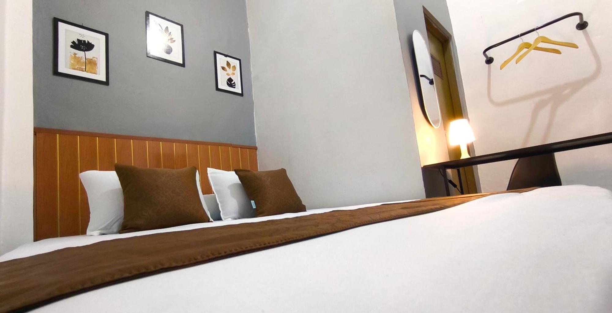Jogja Day Inn Yogyakarta Exteriör bild