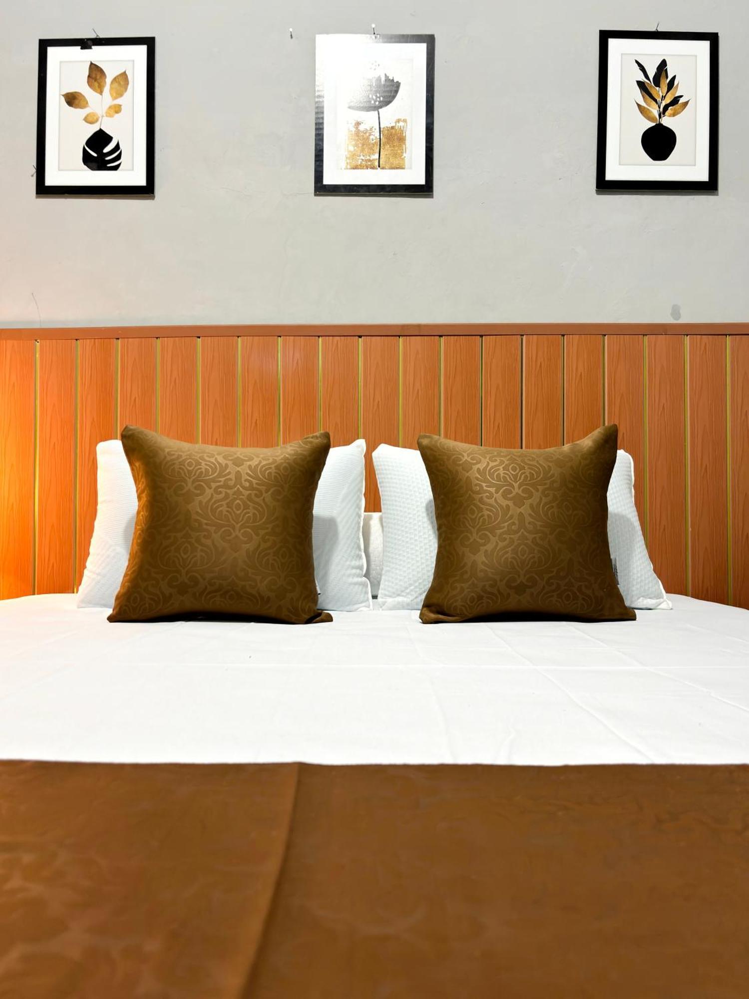 Jogja Day Inn Yogyakarta Exteriör bild