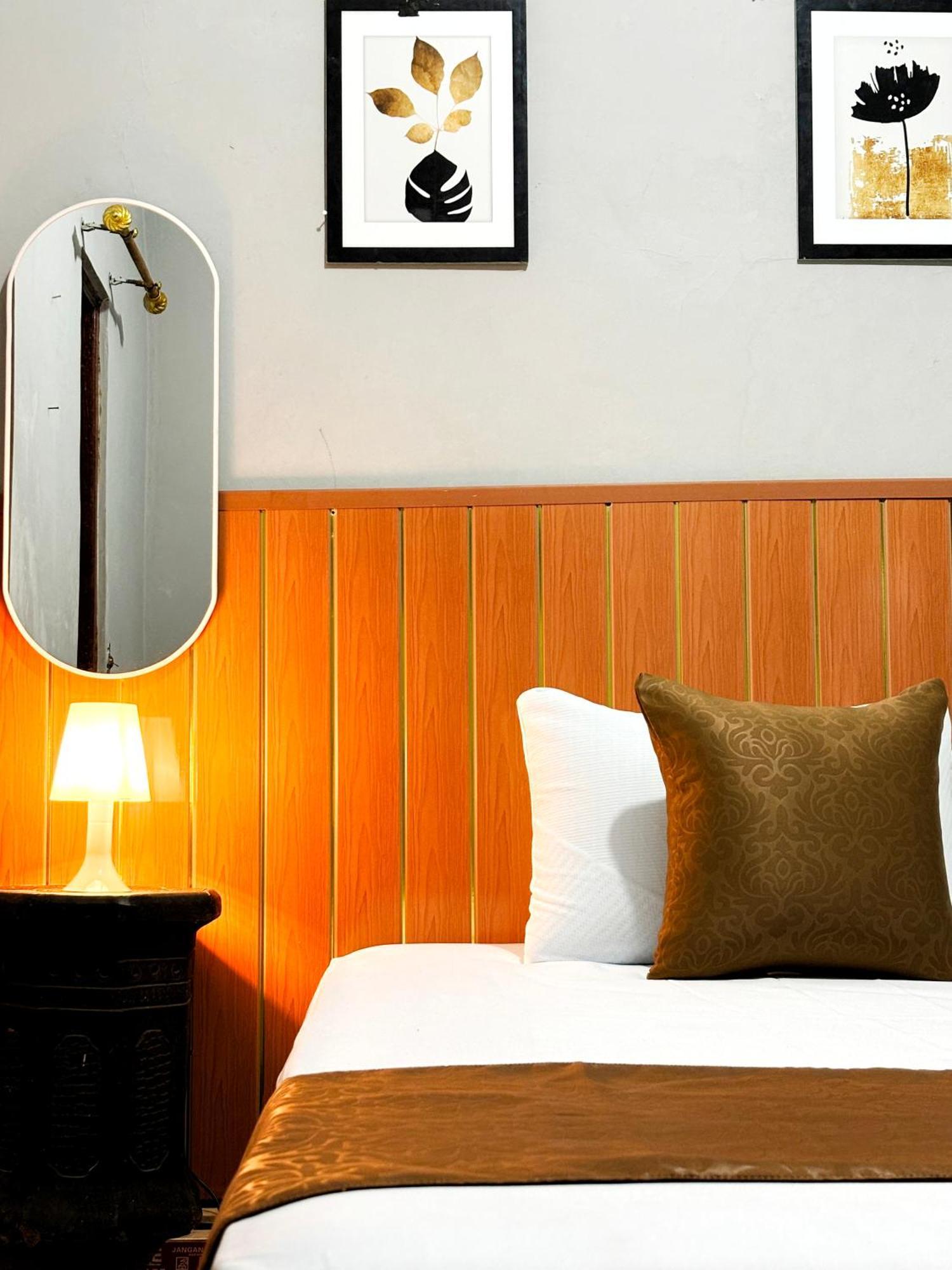 Jogja Day Inn Yogyakarta Exteriör bild