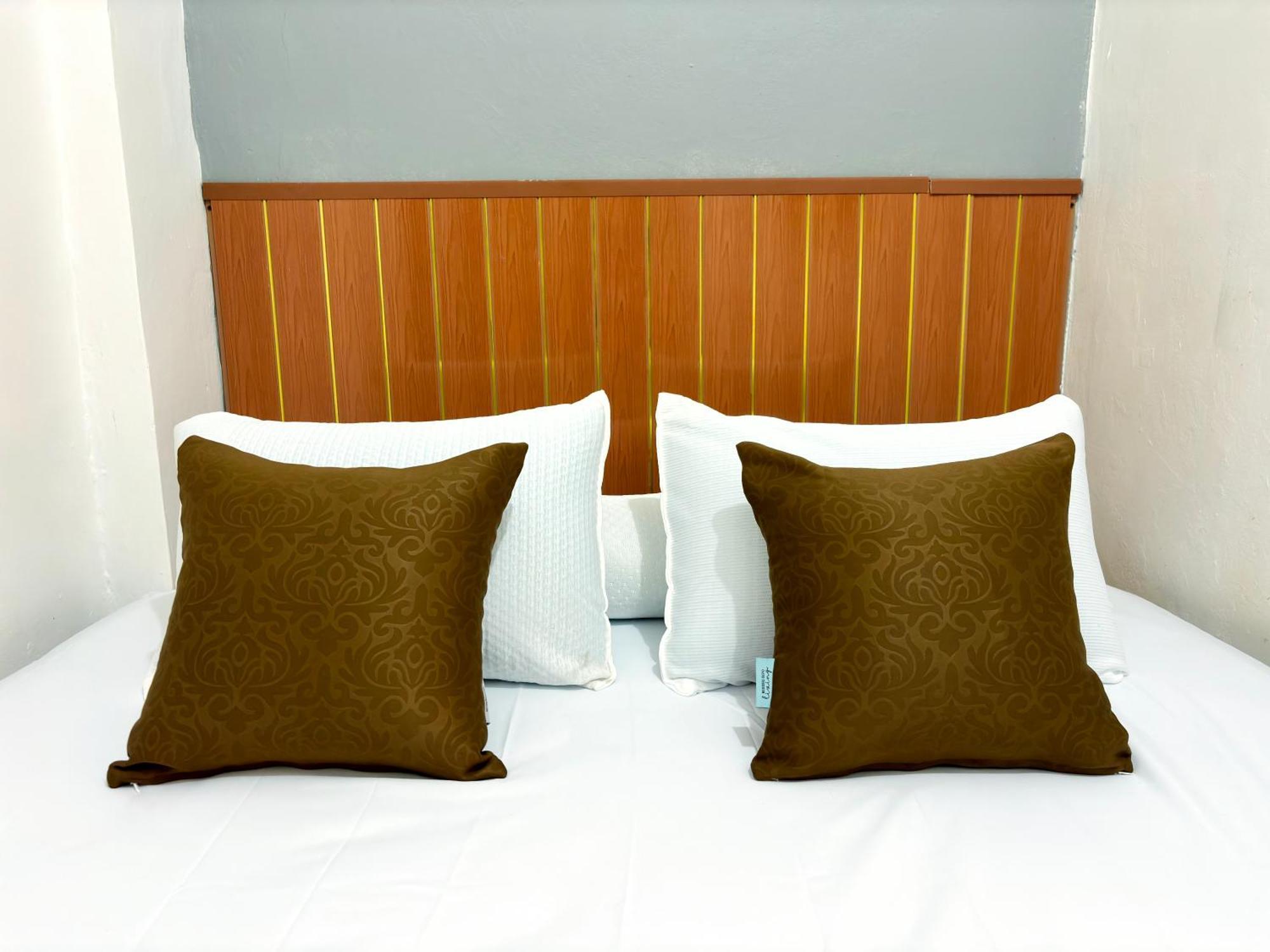 Jogja Day Inn Yogyakarta Exteriör bild