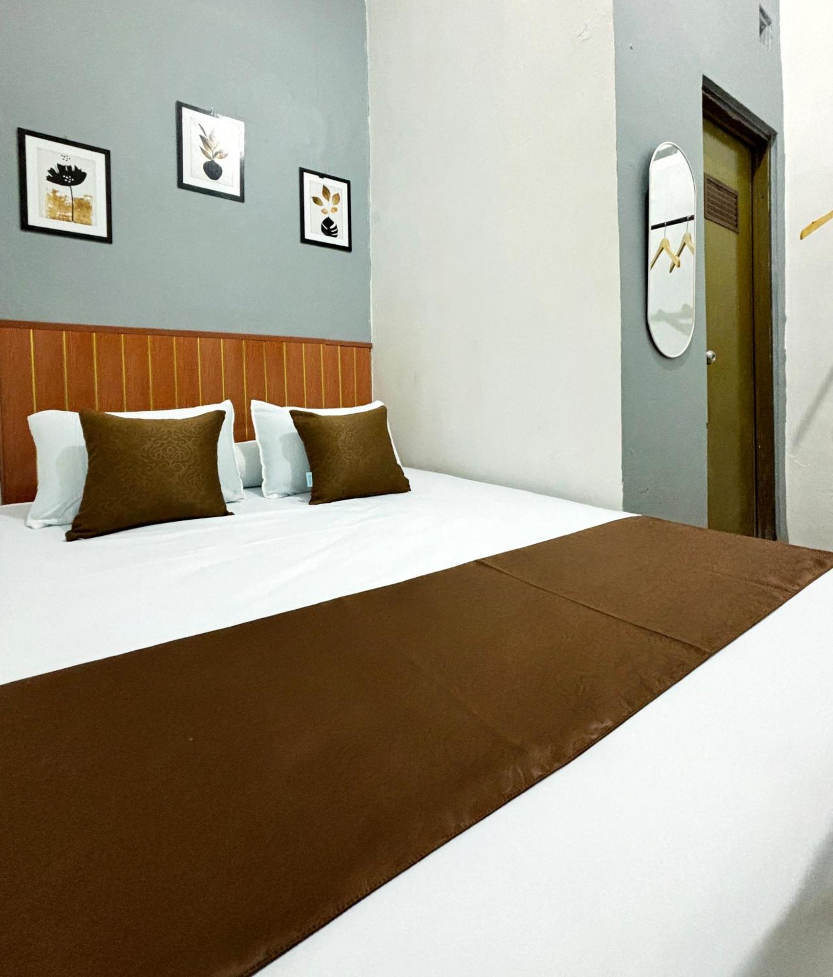 Jogja Day Inn Yogyakarta Exteriör bild