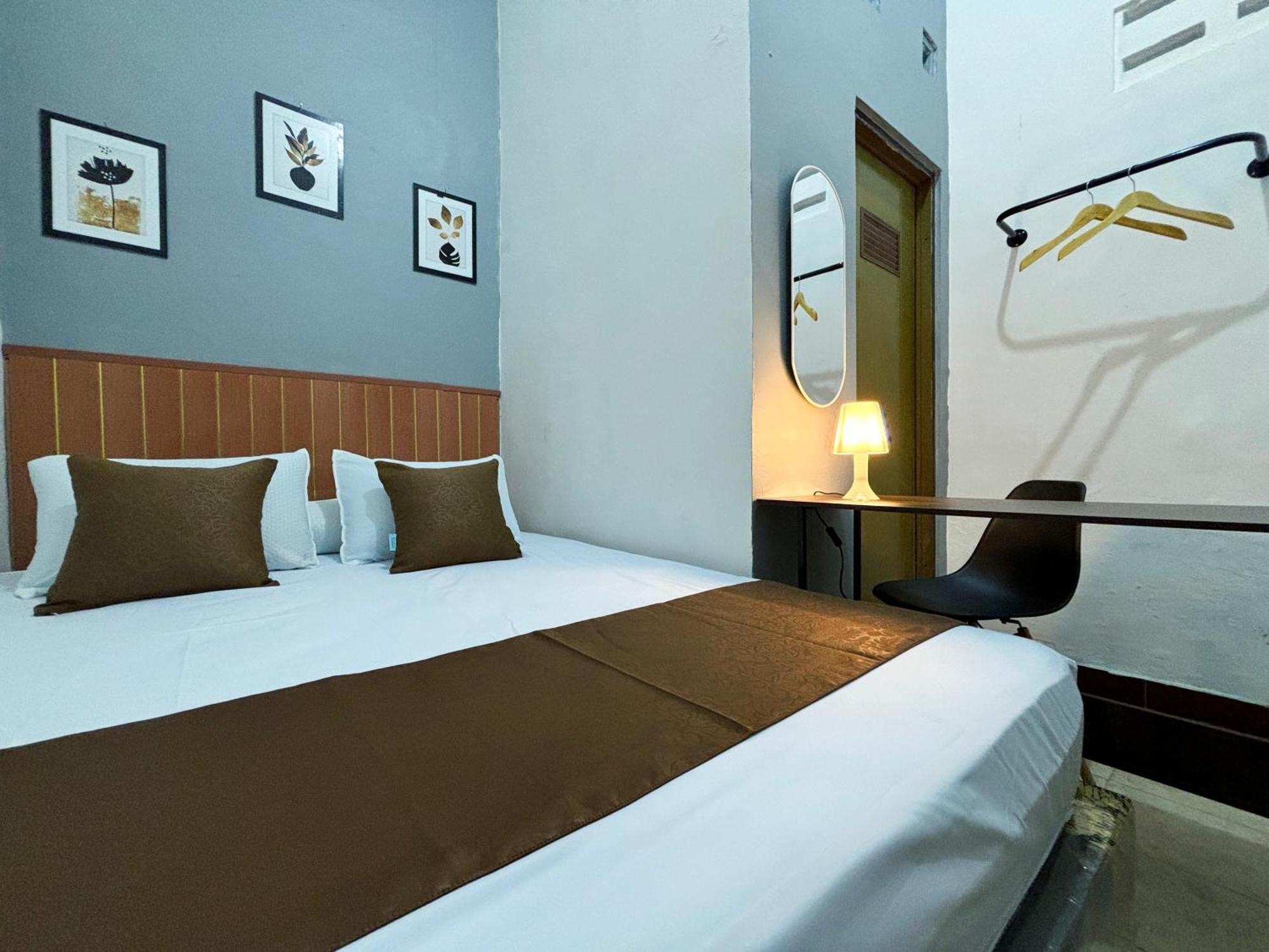 Jogja Day Inn Yogyakarta Exteriör bild