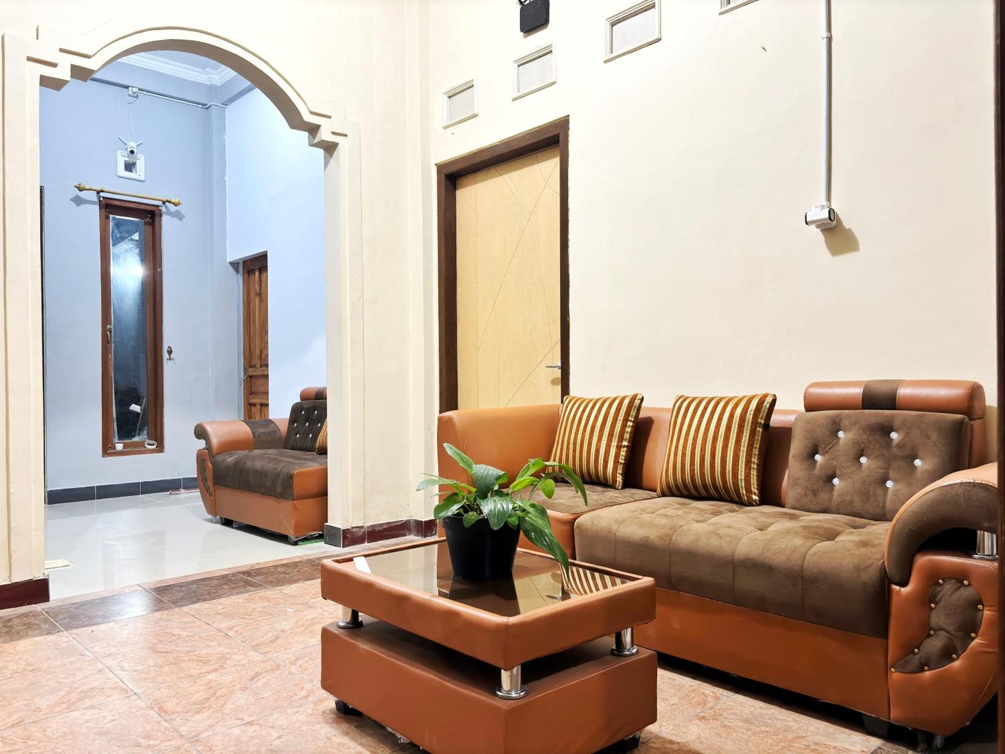 Jogja Day Inn Yogyakarta Exteriör bild