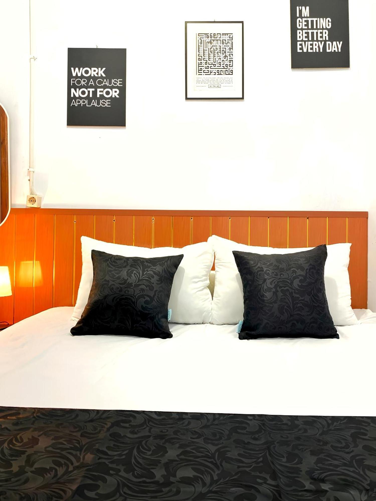 Jogja Day Inn Yogyakarta Exteriör bild